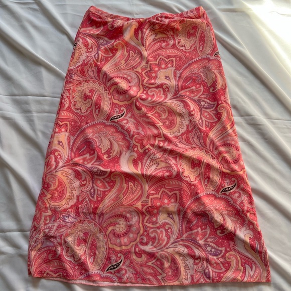 Jacquard print pink midi skirt - Picture 2 of 2
